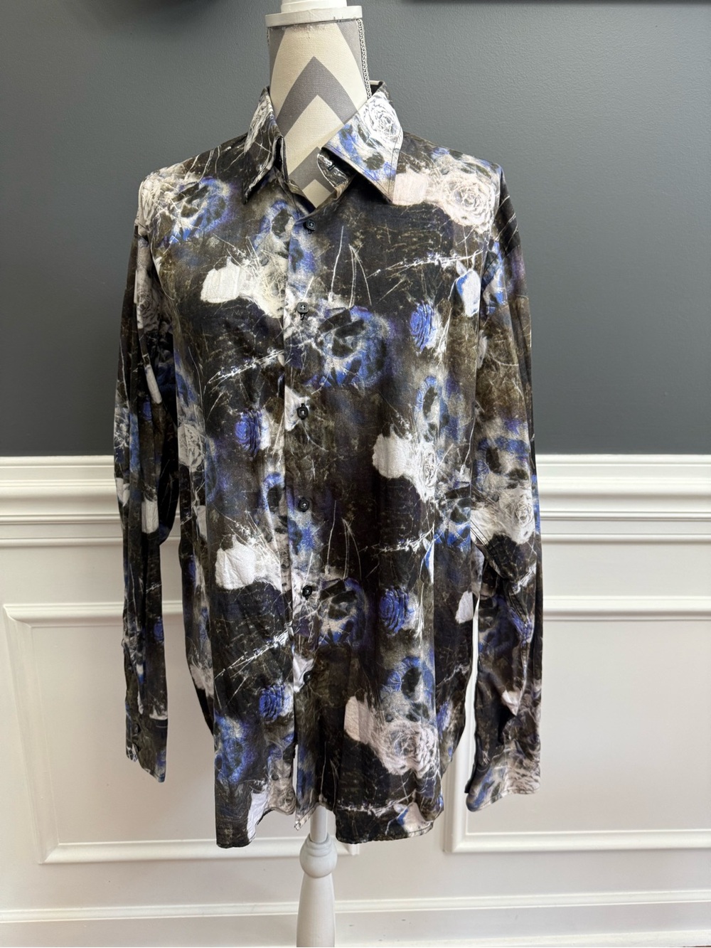 Luchiano Visconti Mens Large Button Down Shirt roses blue black white